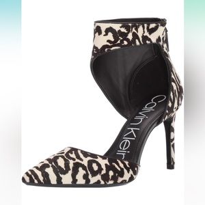 Calvin Klein Rajon Pump